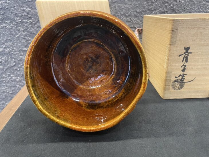 人気の女性作家【檜垣 青子】の作品『黒茶碗』共箱　※未使用品の様な状態 檜垣 青子 『飴茶碗』 ｜骨董品買取 緑和堂